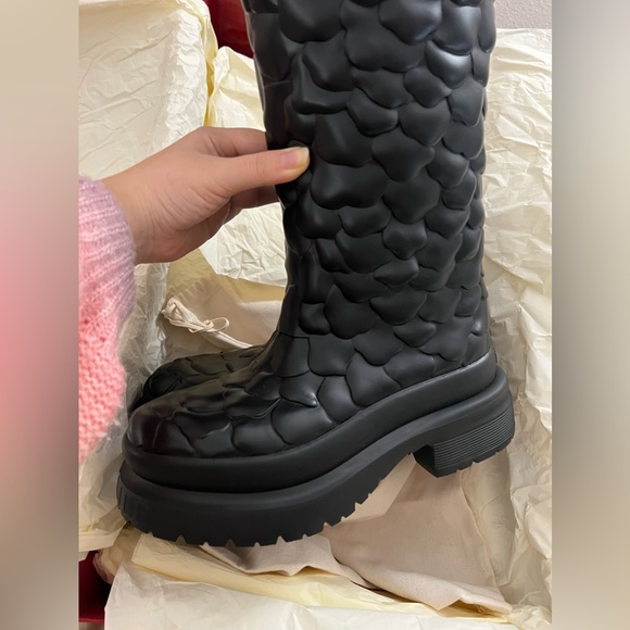 NEW Valentino Garavani Atelier Black rose flower rain boots - Picture 7 of 14